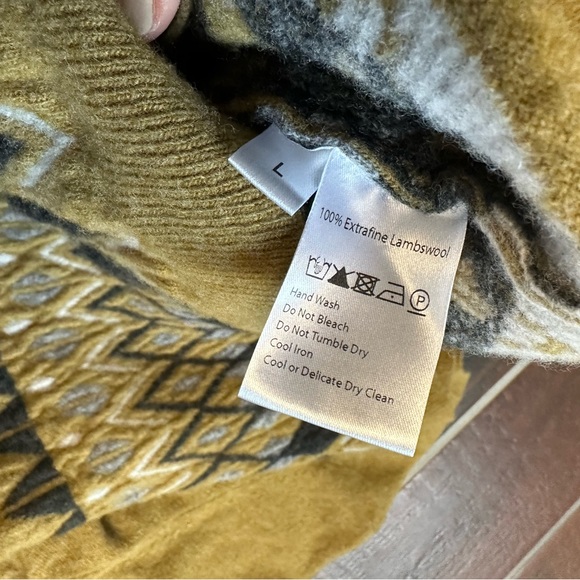 Celtic & Co Sweater size large - Picture 3 of 5